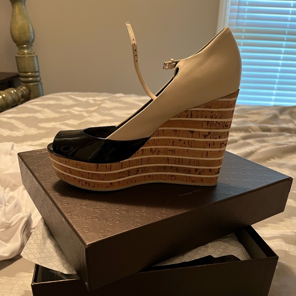 GUCCI Black and Cream Wedges Size US 8 (38) BNC80 1082